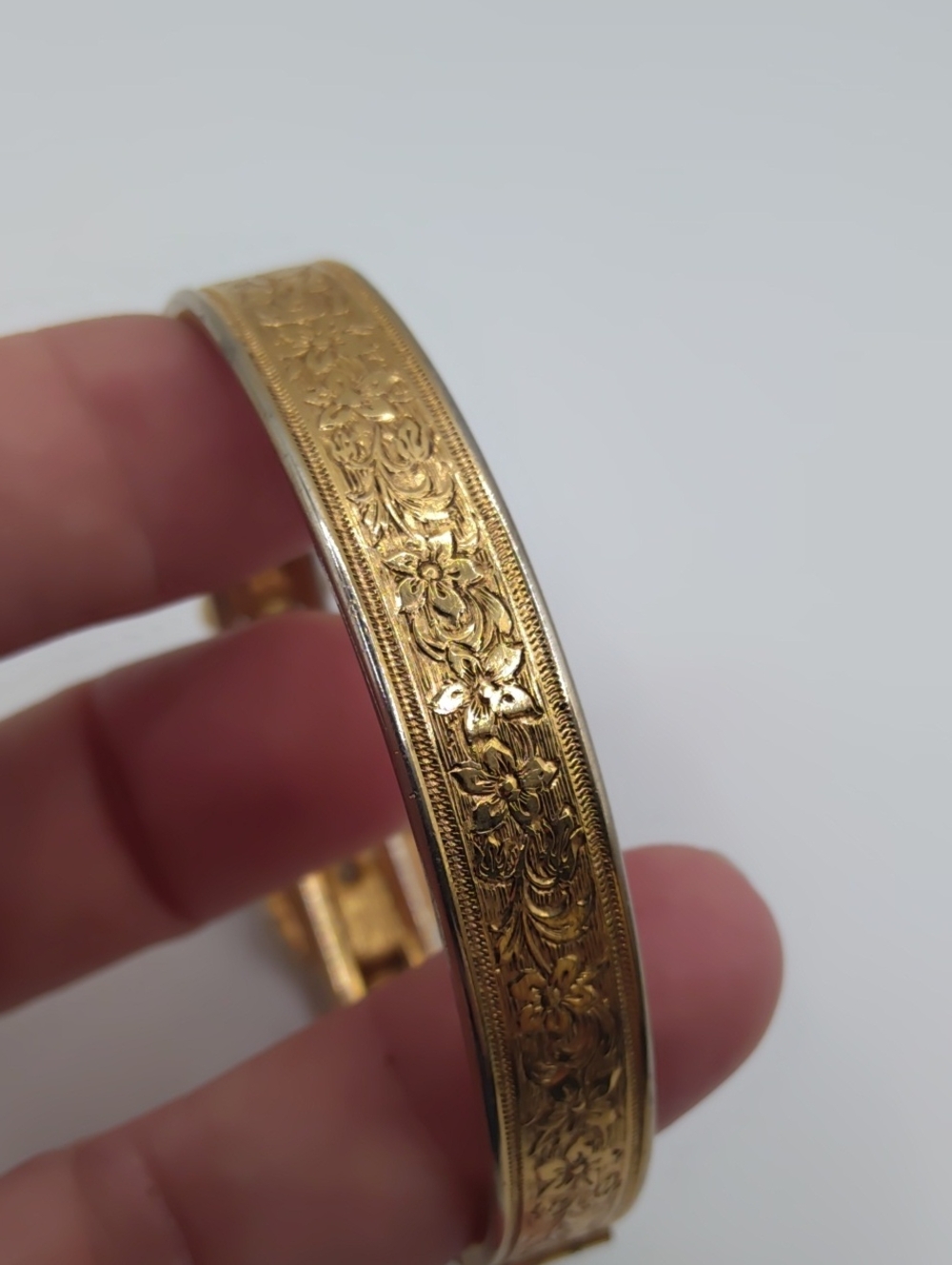 Avon Queensbury Victorian Revival Bracelet 1974 - Picture 4 of 6
